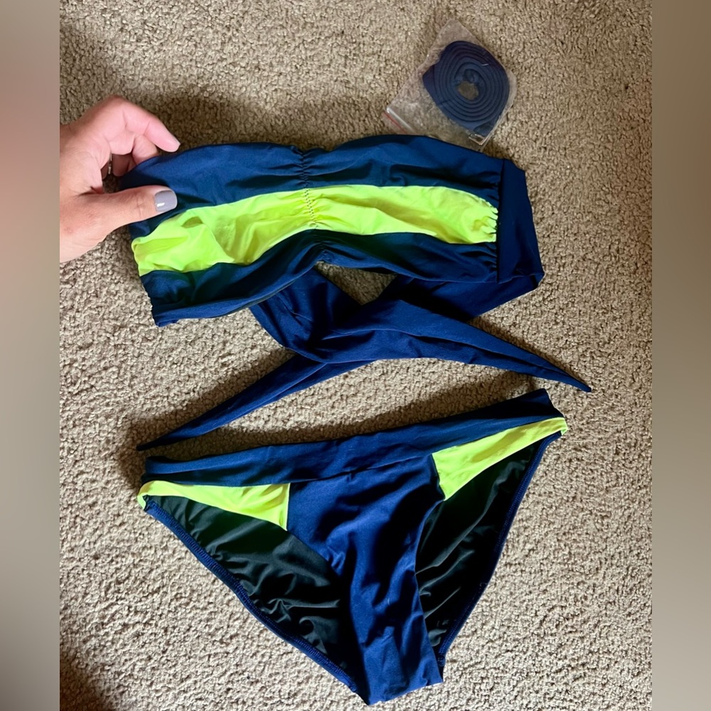 Women’s Venus color block swimsuit set